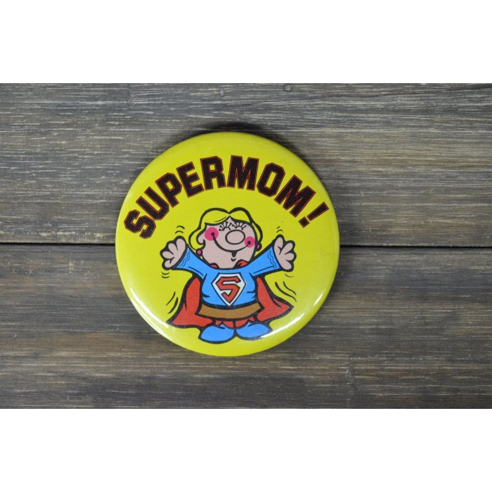 1970's Supermom Pin Button Lapel Bag Gear Hero Parent Appreciation Vintage